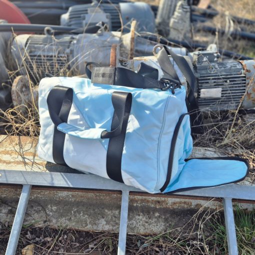 Unisex sporttáska - világoskék, fehér, cipőtartóval