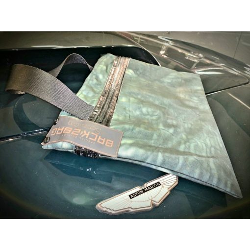 Explorer tablet holder